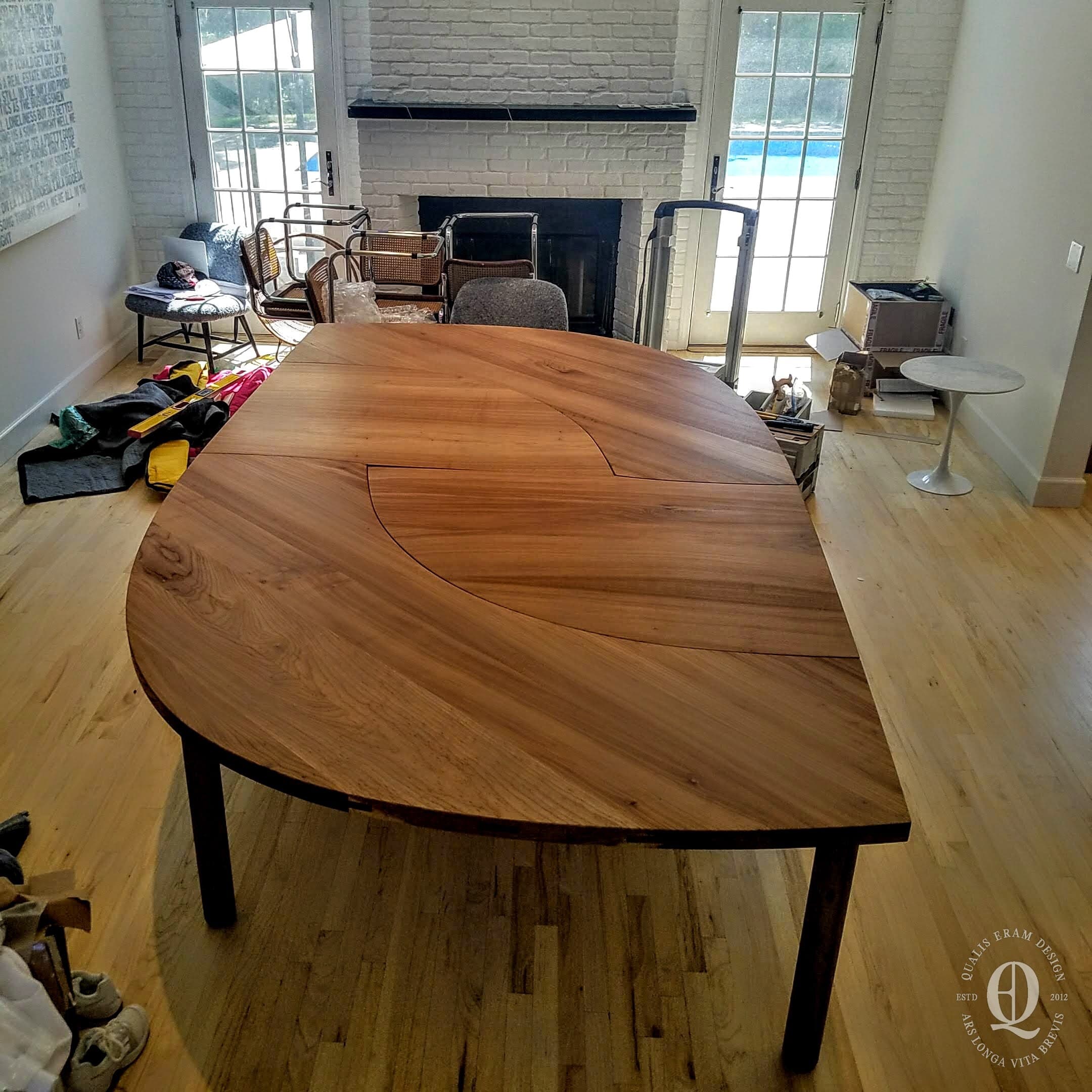 Curved-Seam Round Table